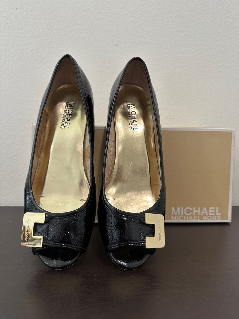 MICHAEL Michael Kors Beverly Demi Wedge Shoes Black Crinkled Patent Size 7